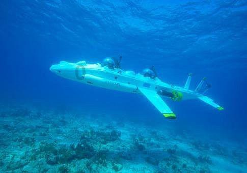 汽车和电瓶车迎面相撞，汽车刹车痕迹1米不到，能推断出汽车大概是多少车速么？游戏画面